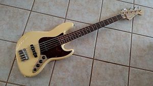 Fender 5 string Jazz Bass 2012 MIM Active Near MInt in Coffin Hard Case