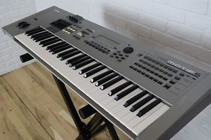 Yamaha Motif 6 61 key keyboard synth near mint-used synthesizer