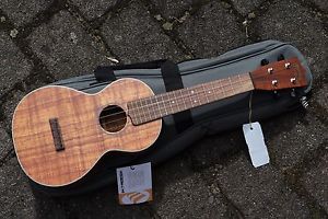 NEU C.F. Martin 2K Concert Uke Ukulele mit Gigbag KOA Made in USA