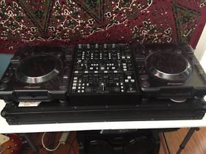Pioneer Mk3 1000 (pair) with mixer