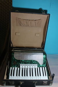 ALTES BFA VICTORIA II AKKORDEON MIT KOFFER