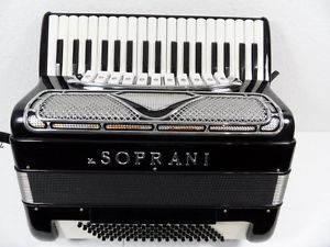 V.Soprani Akkordeon 96 Bässe 11/3 Register 4 chörig guter zustand mit Koffer