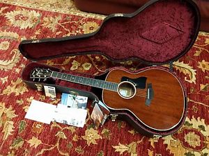 2013 Taylor 528e Grand Orchestra Acoustic-Electric Guitar