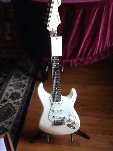 Fender Artist Series Jeff Beck Stratocaster Olympic White Mint Unplayed
