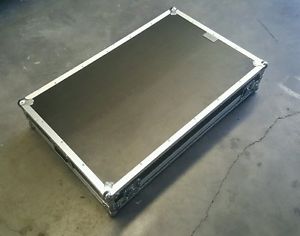 Yamaha MG32 Audio desk in road case
