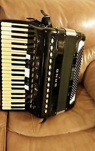 accordion sano /Hand.made.reeds excondition