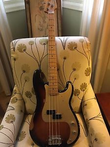 Fender MIM Roadworn Precision Relic Bass with Hard Case