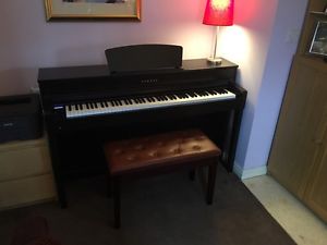 Yamaha Clavinova CLP 535 - New Condition / Unused Gift. With Extras