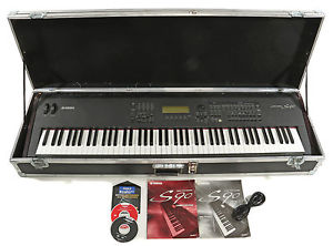 Yamaha S90 88-Key Synthesizer with Balanced Hammer Action Effect