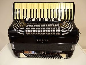 Accordion Delta Quad 4/5 Hand Made Reeds Super Nice Accordion