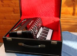 Akkordeon von Guerrini, 7 Diskantregister, 96 Basstasten etc.