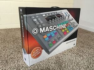 Native Instruments Maschine Studio - White + Mixware Decksaver Protective Cover