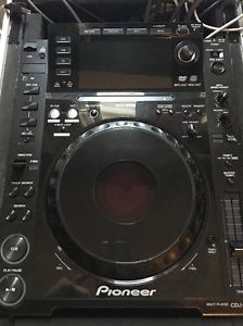 PIONEER CDJ 2000 Professional Multi Player | - FREE SHIPPING! W/ Flight Case