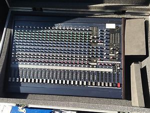 Yamaha MG24/14FX Mixer In excellent Hardly Used Flightcased