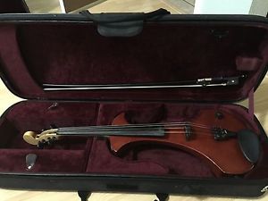 Zeta Electric Viola With ProTec Case And Carbon Fiber Bow