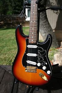 ***1997 FENDER STRATOCASTER - SRV SIGNATURE SERIES - EXCELLENT CONDITION***