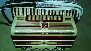 UNITED MAROTTA 41/120 BASS ACCORDION with CASE. Excellent playing condition.