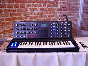 Moog Music Minimoog Voyager Electric Blue DEMO / B-Stock