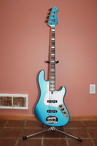 Lakland Skyline Darryl Jones 4 String Lake Placid Blue