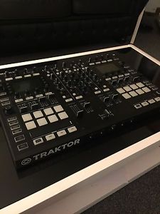 Kontrol S8 - Traktor