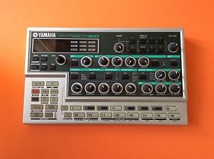 YAMAHA  DX200 Desktop Control FM Synthsizer Sequencer Groove Box Excellent cond.
