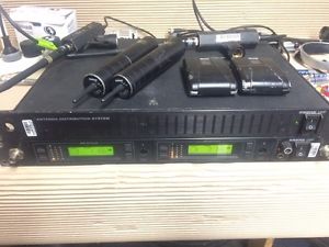 Shure UHF U4D System with Antenna Combiner and 2 x antenna boosters + 2 U1/2 U2