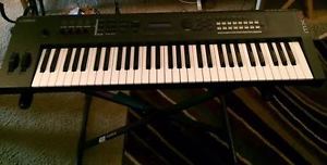 Yamaha MX61 Keyboard Synthesizer
