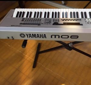 Yamaha Mo8/ Motif