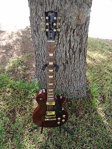 2006 Gibson Les Paul studio, Wine red color, gold hardware, OHSC, Free shipping