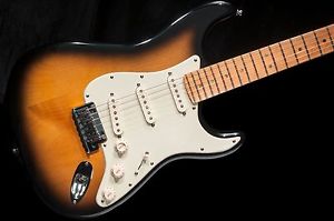 Fender American Deluxe V-Neck Stratocaster 2 Tone Sunburst w/ hard case