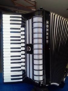 Beautiful Accordion HOHNER FORTY FS w case made in Germany