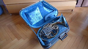 Cor d'harmonie yamaha THR 662. En étui. Cor complet.