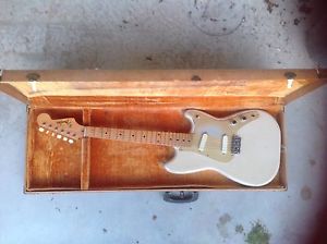 ORIGINAL 1958 FENDER DUO SONIC GUITAR WITH FACTORY CASE