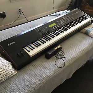 Yamaha S90ES - 88 Key Weighted Action Synthesizer