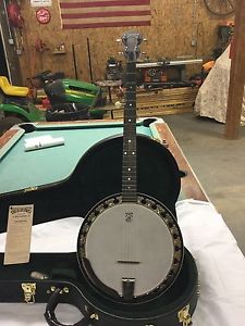 DEERING BANJO BOSTON MODEL WITH CASE