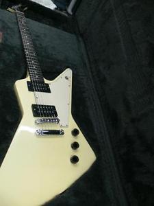 GIBSON EXPLORER Used  w/ Hard case