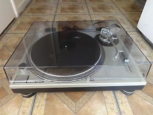 TECHNICS SL 1200mk2 DIRECT DRIVE TURNTABLE DUAL VOLTAGE EUROPEAN MODEL MINT