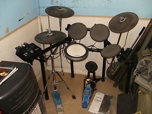 YAMAHA  DTX 532K DRUM KIT