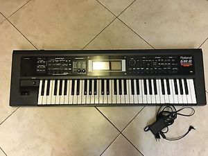 Roland GW8 Con Mas De 100 Ritmos