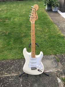 Fender Stratocaster 70s Olympic White Large headstock With Soft case