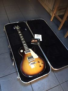 GIBSON 2012 LES PAUL AND CASE