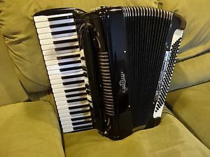 Accordion Strongarone 4/5 Hand Made Reeds Made in Detroit Mi U.S.A.