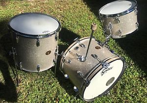 Gorgeous Vintage 1973 Gretsch 3-PC Silver Glass Glitter Outfit 20