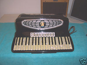Silvio Soprani Seville 120 bass Accordion 4 & 5 Reeds 9-5 shift Accordian Italy