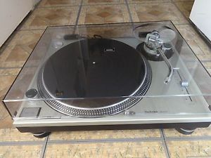 TECHNICS SL 1200mk2 DIRECT DRIVE TURNTABLE DUAL VOLTAGE EUROPEAN MODEL MINT