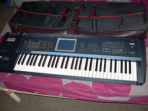 KEYBOARD CLAVIER WORSTATION TRITON EXTREME 61 KORG + HOUSSE IMPORT ANGLAIS  UK