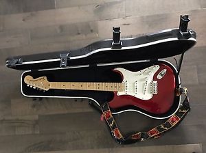 Fender Stratocaster USA 2010 Red Candy Apple Red & White