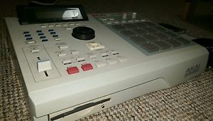 Akai MPC2000XL Fully loaded, zip, effects, 8 out's, 32mb memory.