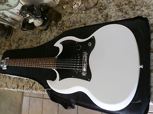 2011 GIBSON USA SG MELODY MAKER LIMITED RUN SATIN WHITE FINISH,ELECTRIC GUITAR !