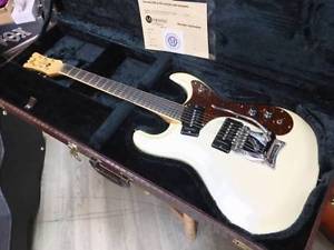 Mosrite USA Ventures Model 1965 Reissue pearl white